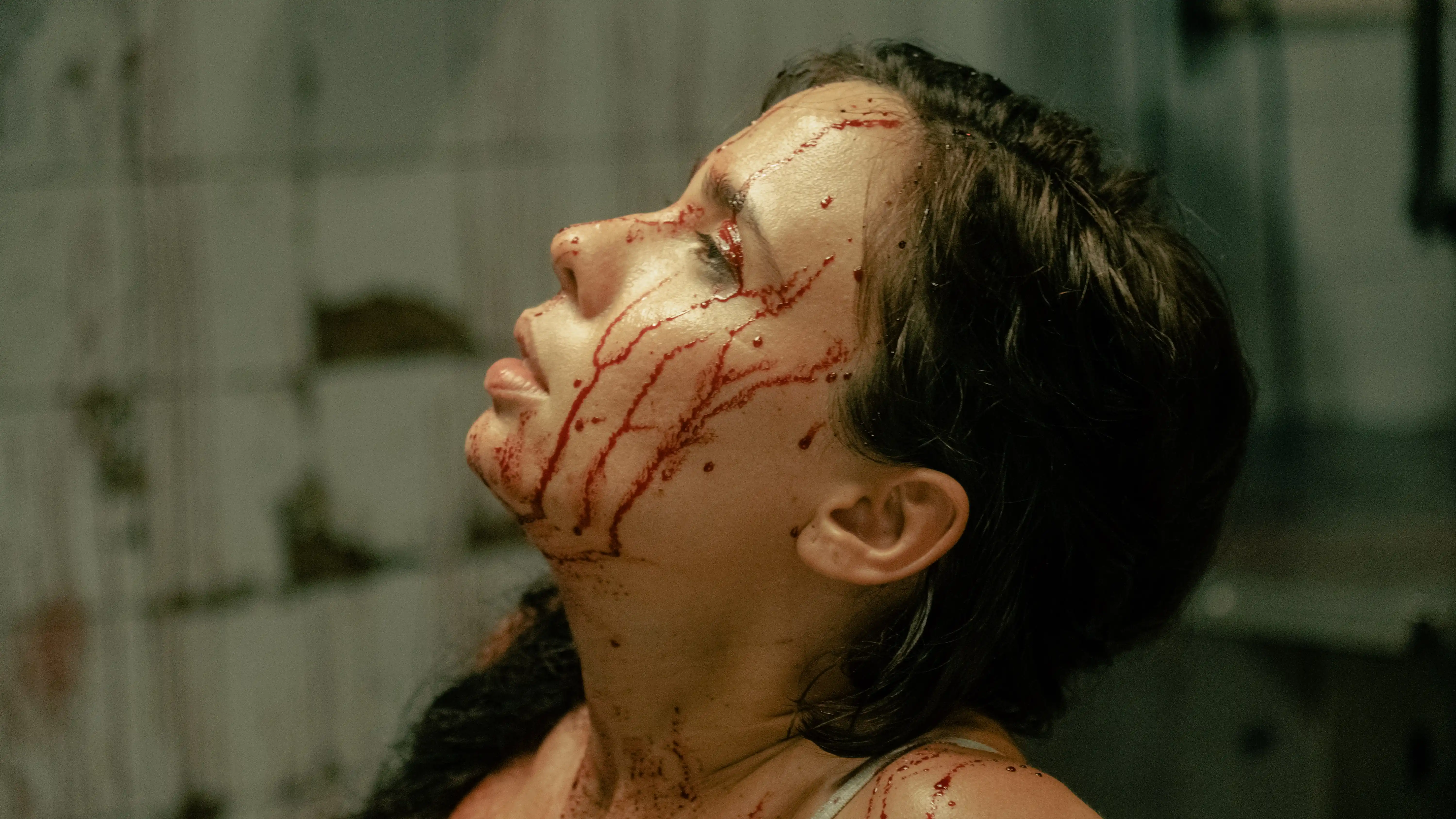 Tássia Dhur com uma convidada do evento.